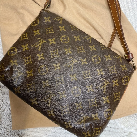 ✈️SOLD✈️ Authentic LV Monogram Musette Tango Bag - Picture 4 of 12
